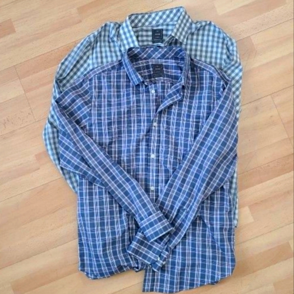 2 Gap dress shirts Men Large